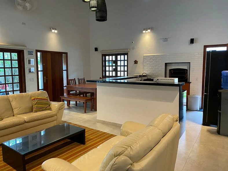 Casa Tenório | 5 dormitórios, jacuzzi e piscina em Ubatuba