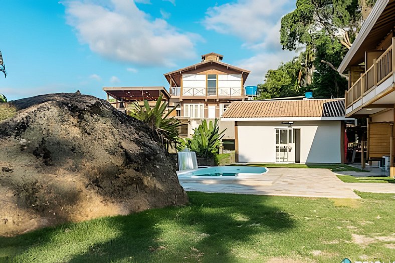 Recanto da Feiticeira | Suíte familiar com piscina